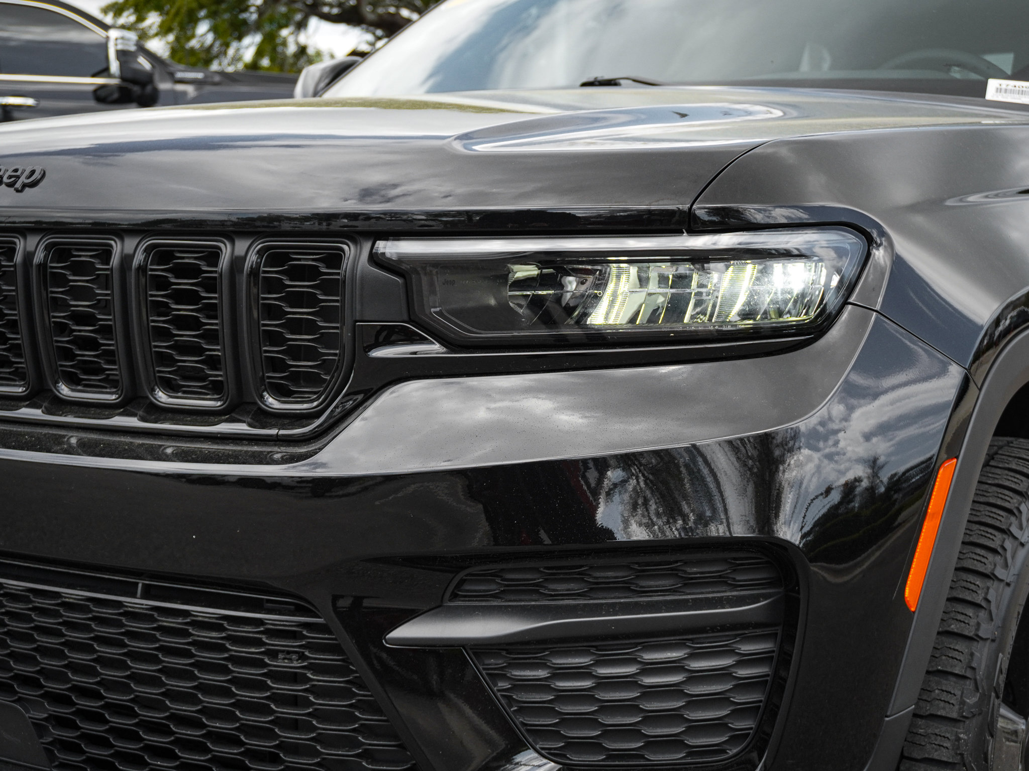 Used 2023 Jeep Grand Cherokee Altitude image 6