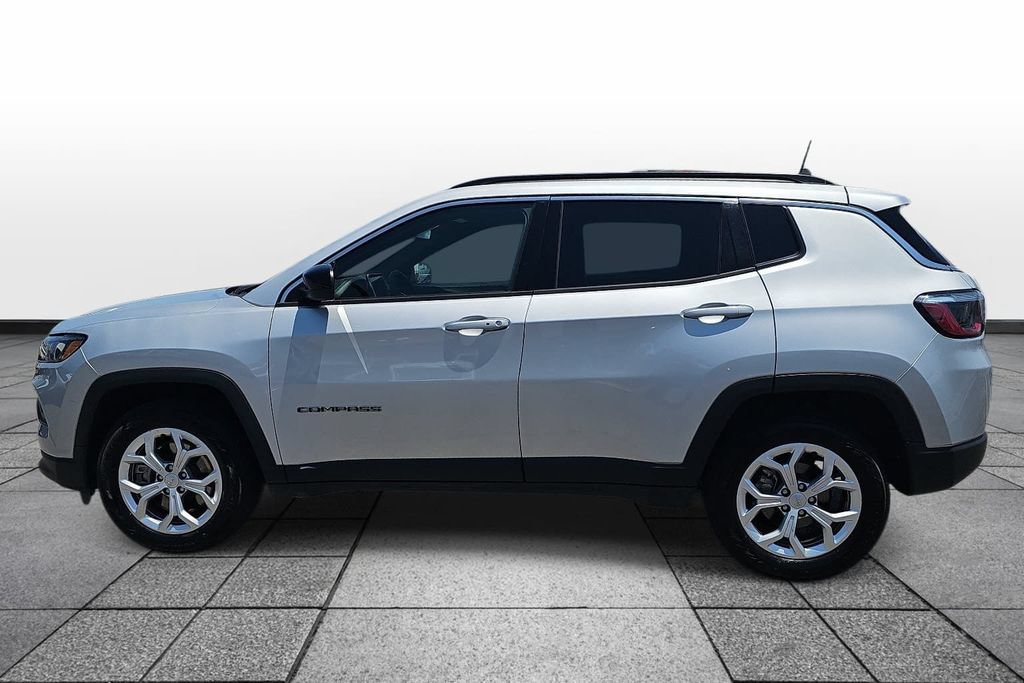 Used 2024 Jeep Compass Latitude AWD/4WD image 8