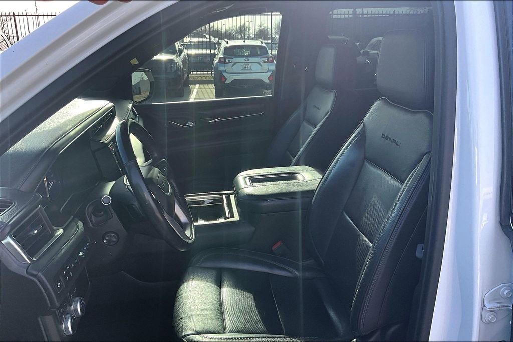 Used 2021 GMC Yukon Denali w/ Denali Premium Package image 25