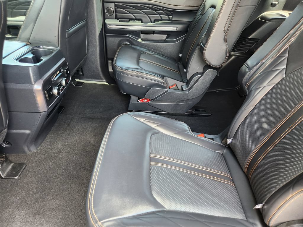 Used 2024 Ford Expedition Platinum AWD/4WD image 18