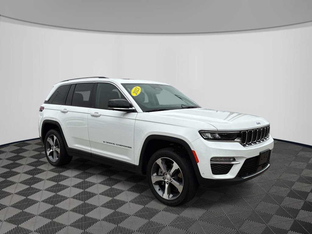 Certified 2023 Jeep Grand Cherokee 4WD 4xe w/ Luxury Tech Group II image 3