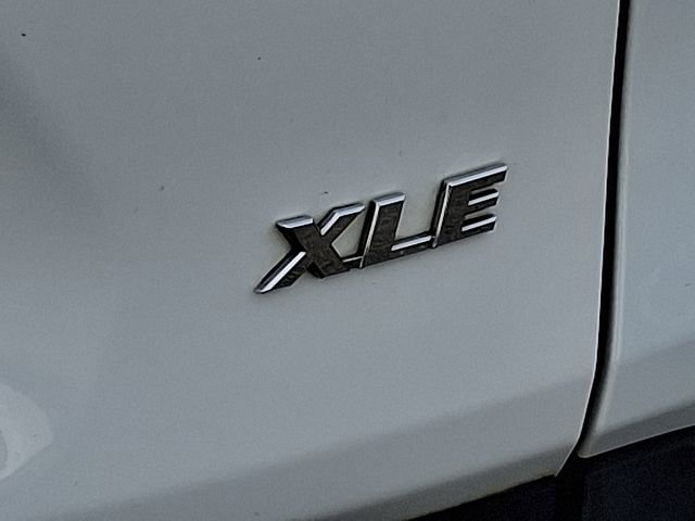Used 2020 Toyota RAV4 XLE Premium image 28