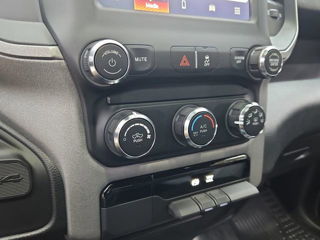 Used 2024 RAM 3500 Tradesman w/ Chrome Appearance Group image 21