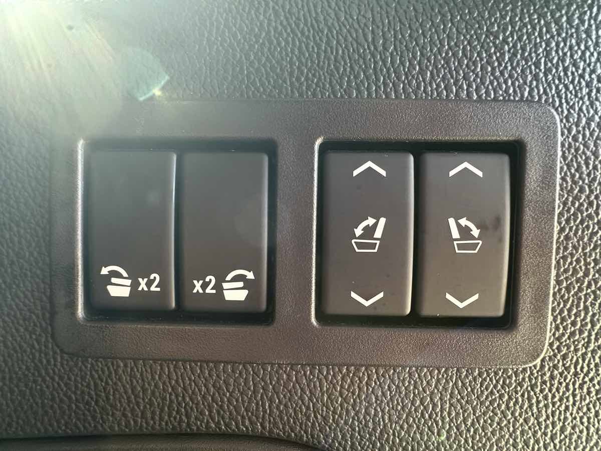 Used 2020 Cadillac Escalade ESV Luxury AWD/4WD image 40