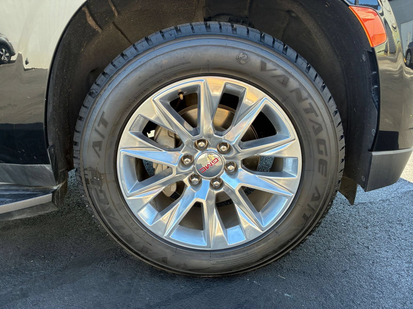 Used 2023 Chevrolet Tahoe Premier AWD/4WD image 29
