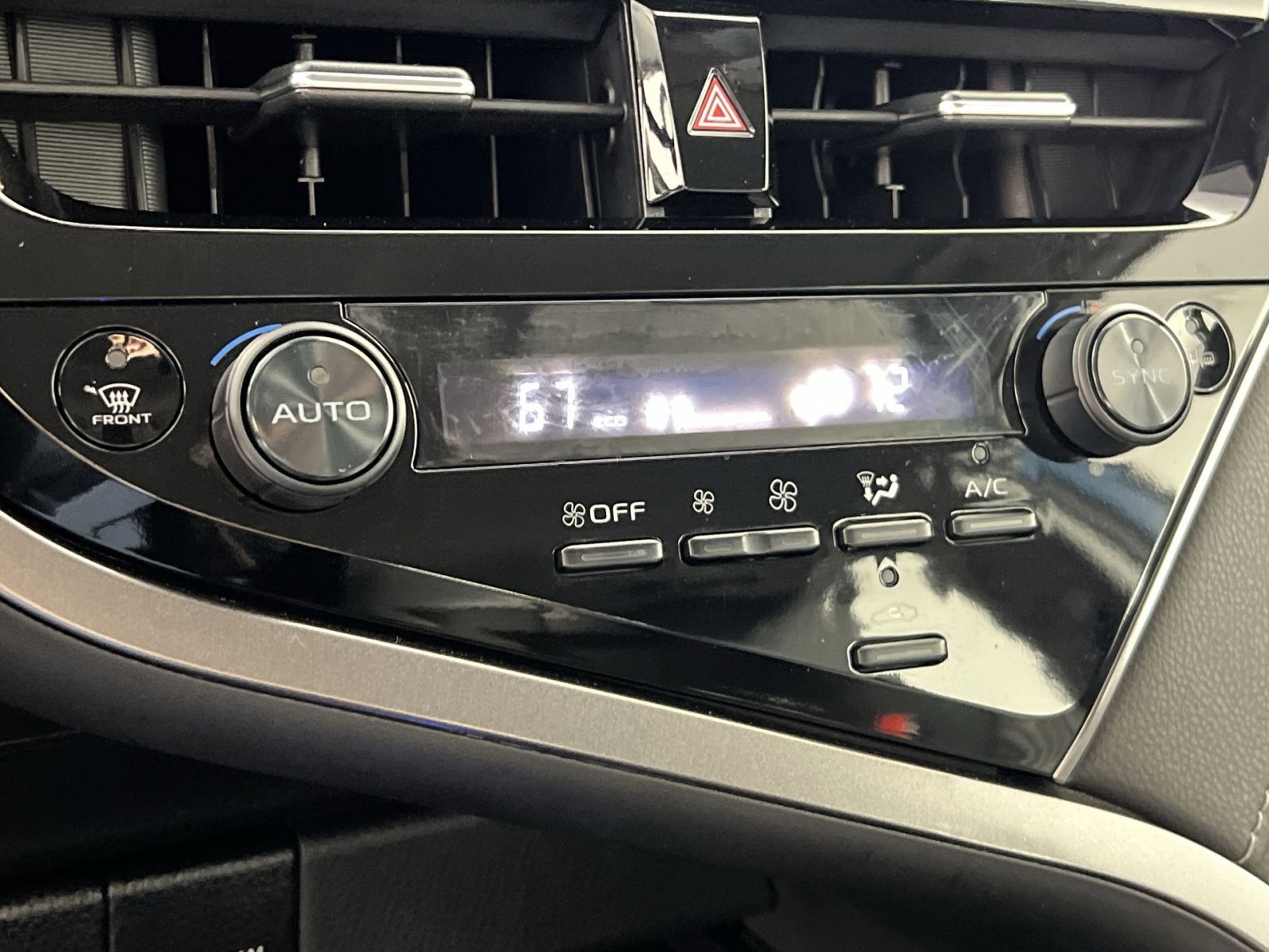 Used 2023 Toyota Camry SE image 21