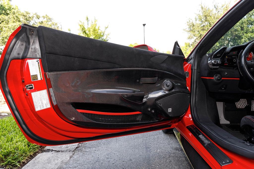Used 2019 Ferrari 488 Pista Coupe RWD image 33