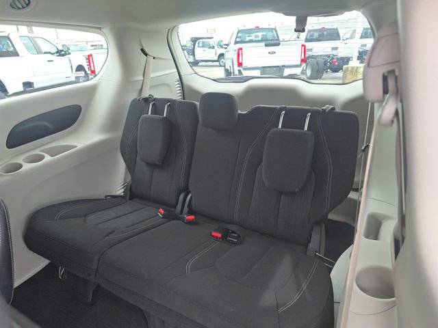Used 2024 Chrysler Voyager LX image 15