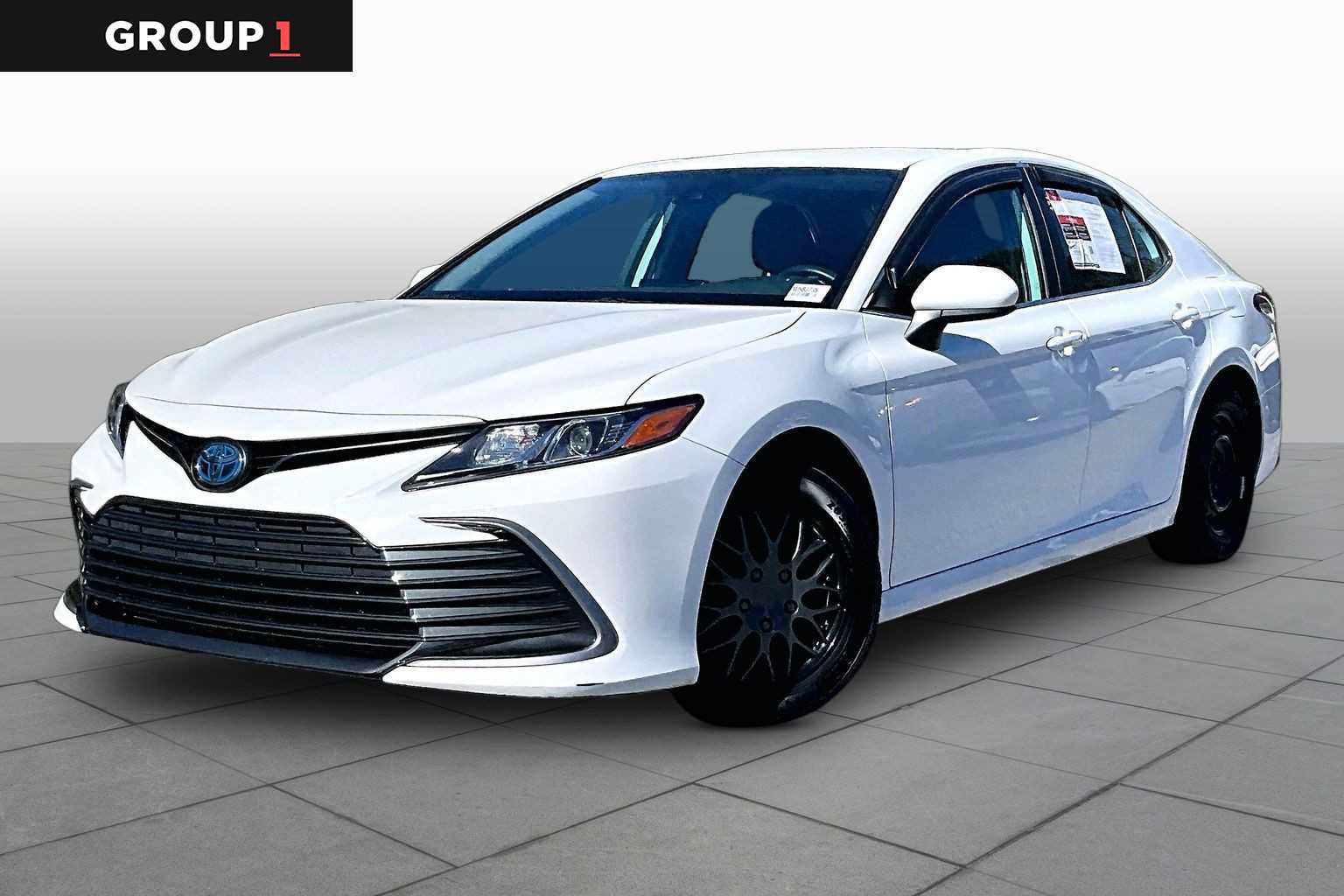 Used 2022 Toyota Camry LE FWD image 1