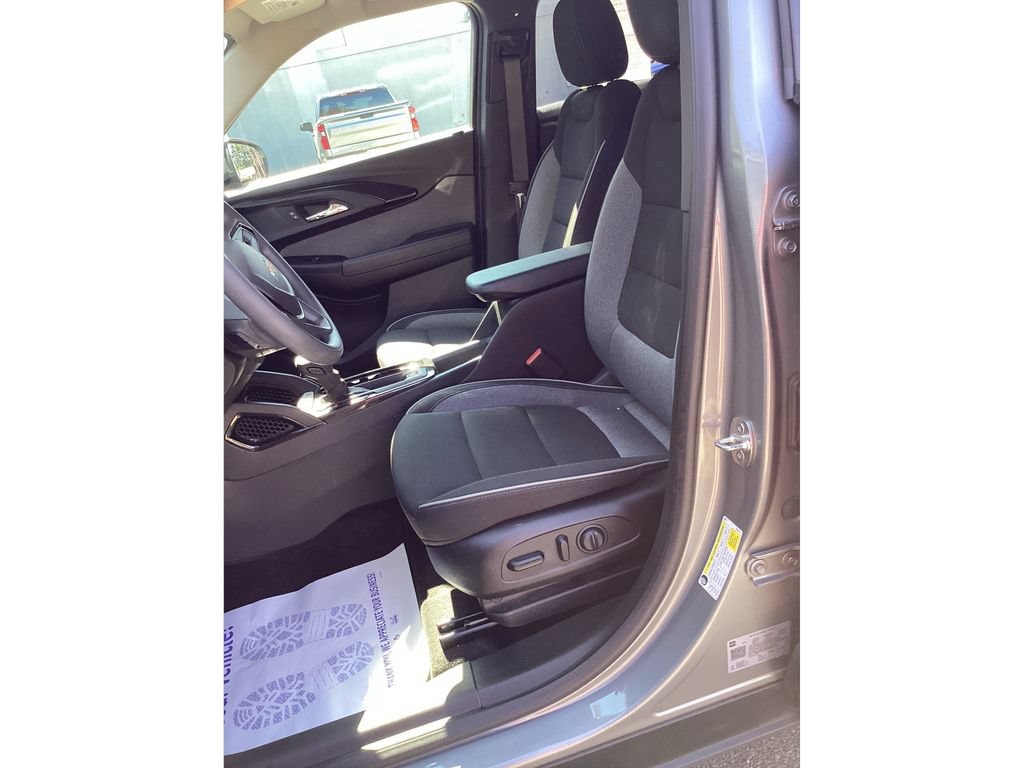 Used 2023 Chevrolet TrailBlazer LT w/ Convenience Package AWD/4WD image 9