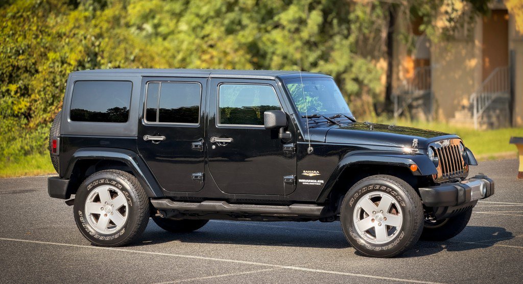 Used 2011 Jeep Wrangler Unlimited Sahara w/ Dual Top Group image 5