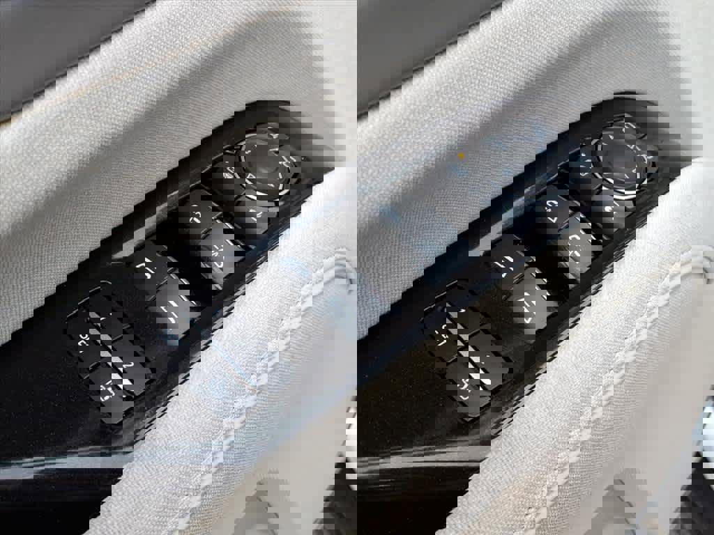 Used 2023 Cadillac Escalade Sport Platinum w/ LPO, ONYX Package image 17