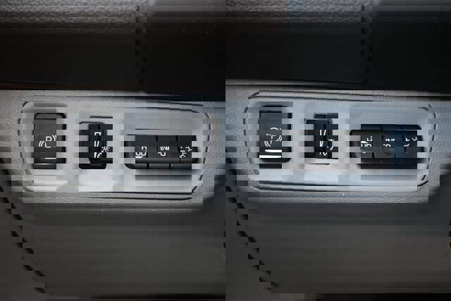 Used 2021 GMC Acadia SLT w/ Technology Package image 40