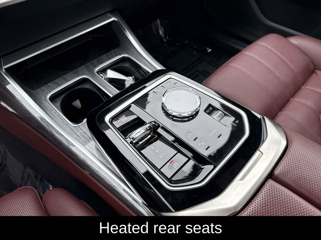 Used 2025 BMW 760i xDrive w/ Executive Package image 28