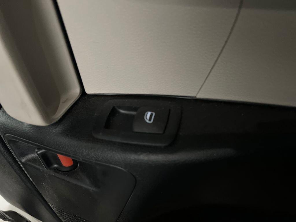 Used 2024 Chrysler Pacifica Touring-L image 27