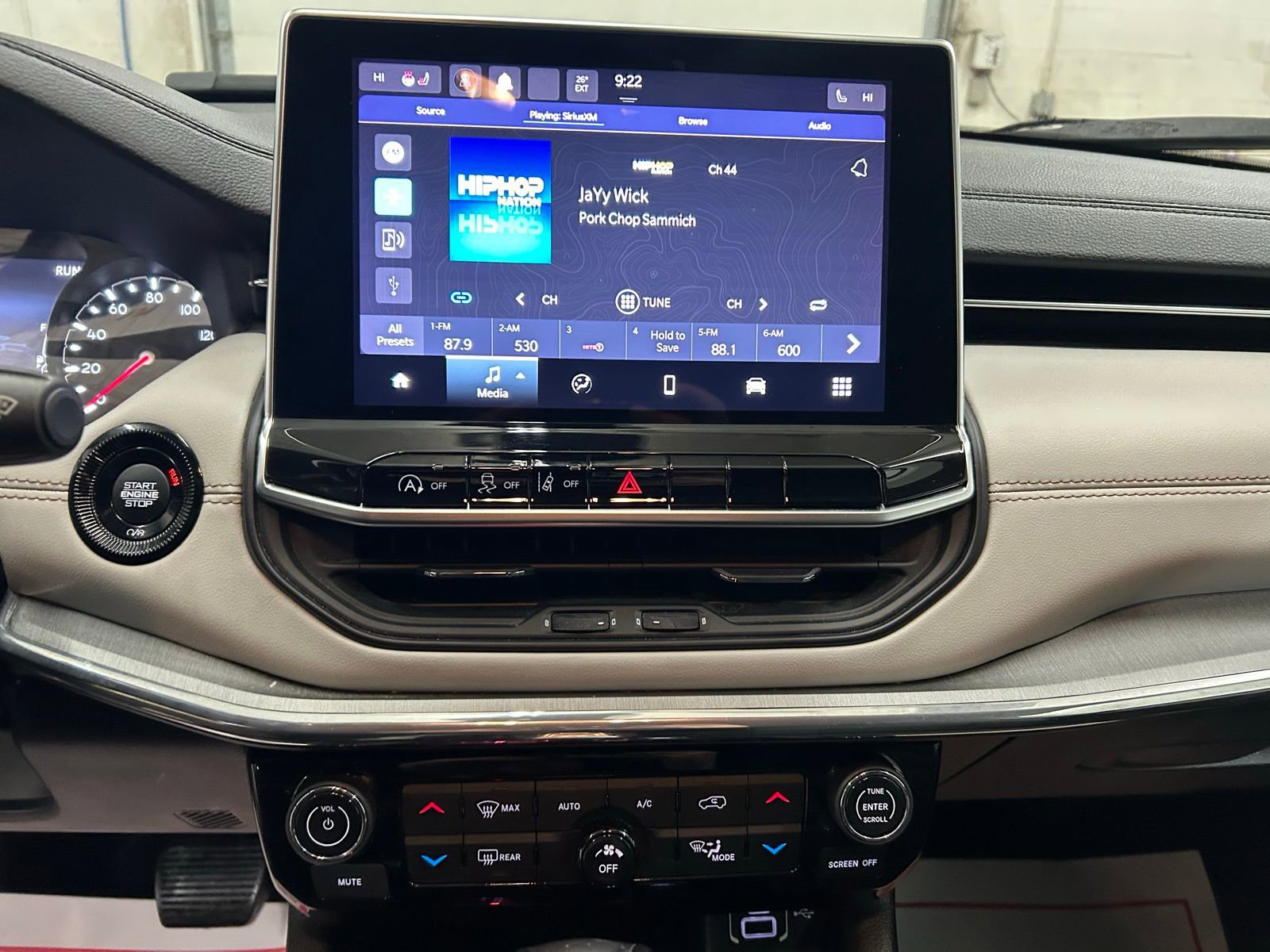 Certified 2022 Jeep Compass Limited image 18