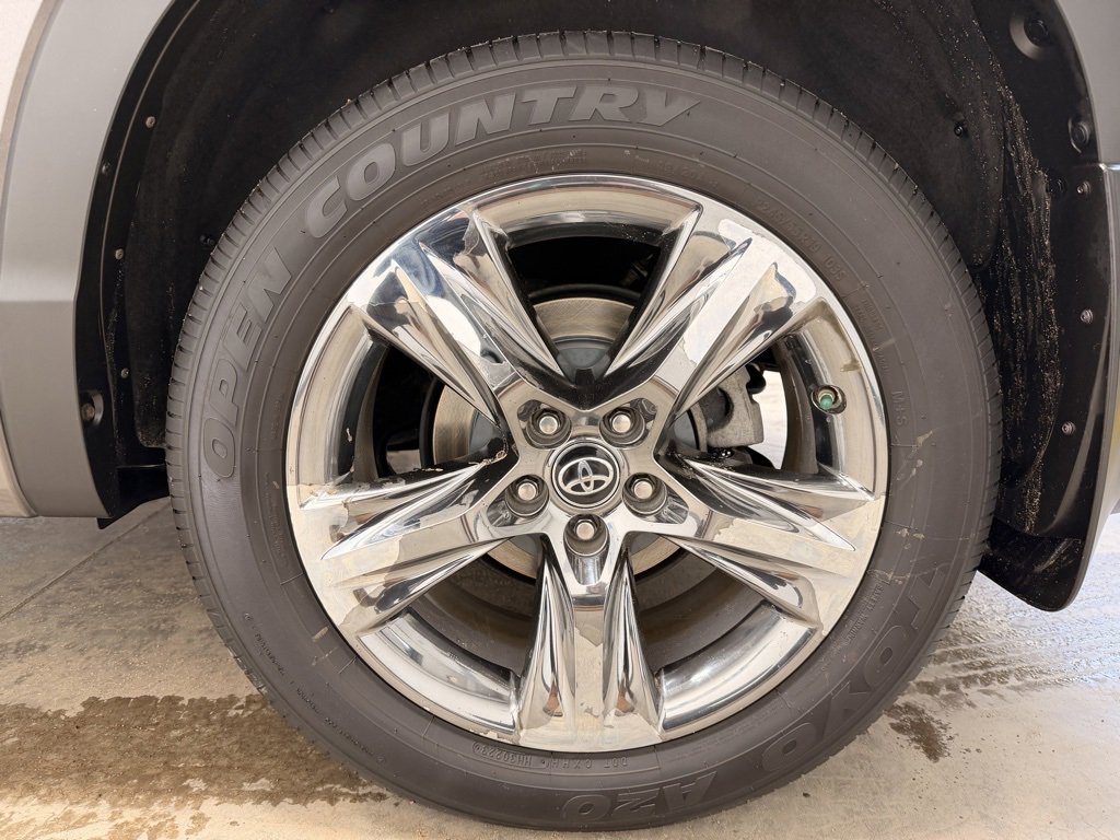 Used 2018 Toyota Highlander Limited Platinum image 10