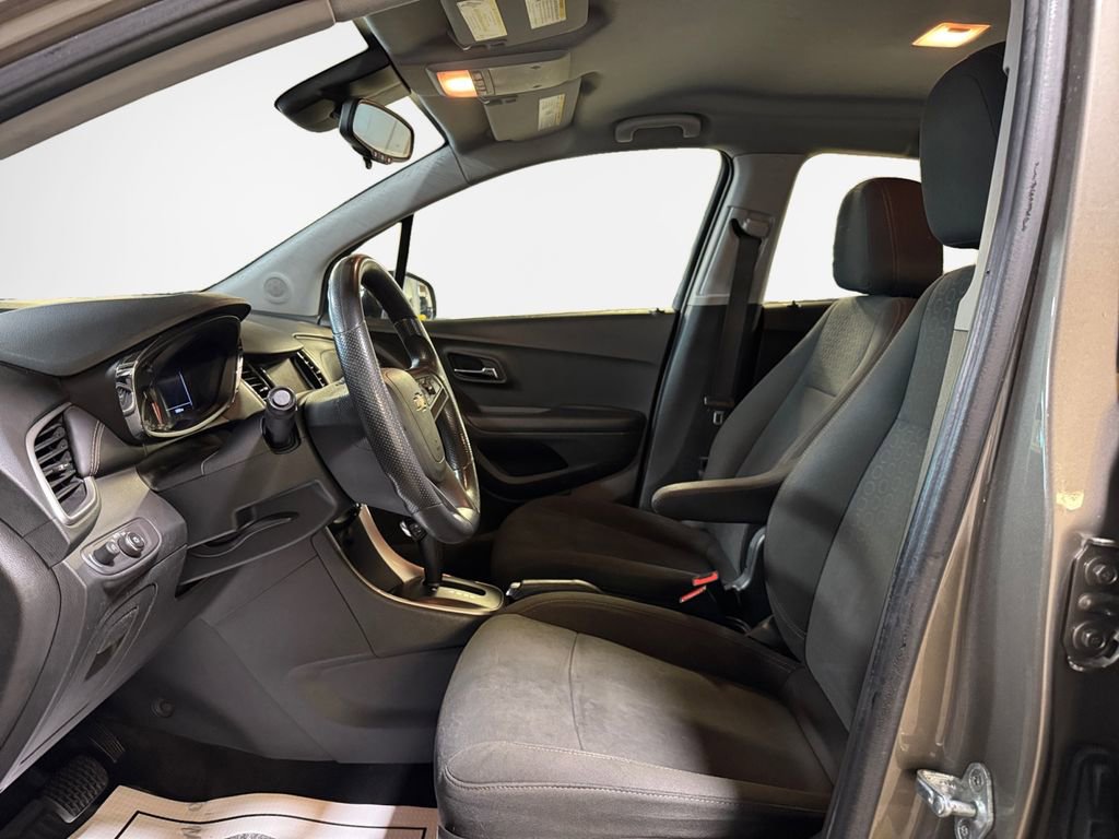 Used 2021 Chevrolet Trax LS w/ LPO, Protection Package AWD/4WD image 12