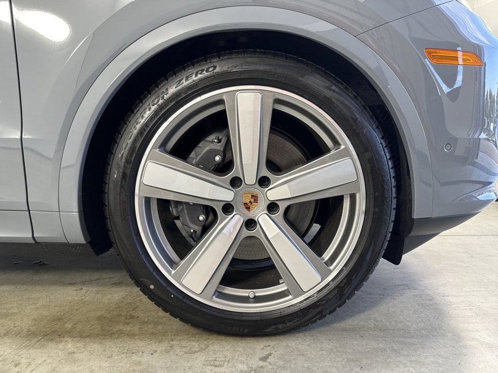 New 2026 Porsche Cayenne Coupe AWD/4WD image 15