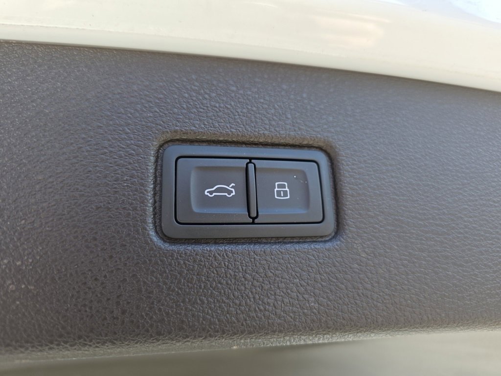 Used 2019 Audi Q7 3.0T Prestige image 28