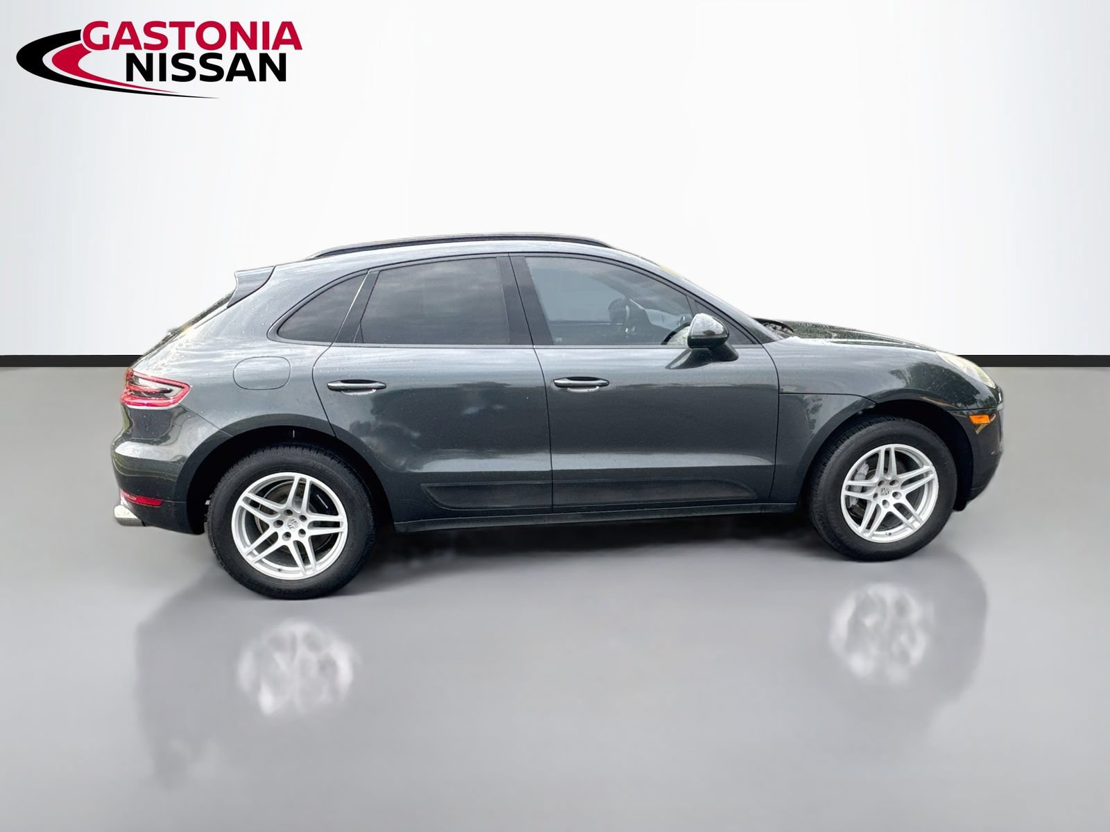 Used 2017 Porsche Macan AWD/4WD image 10