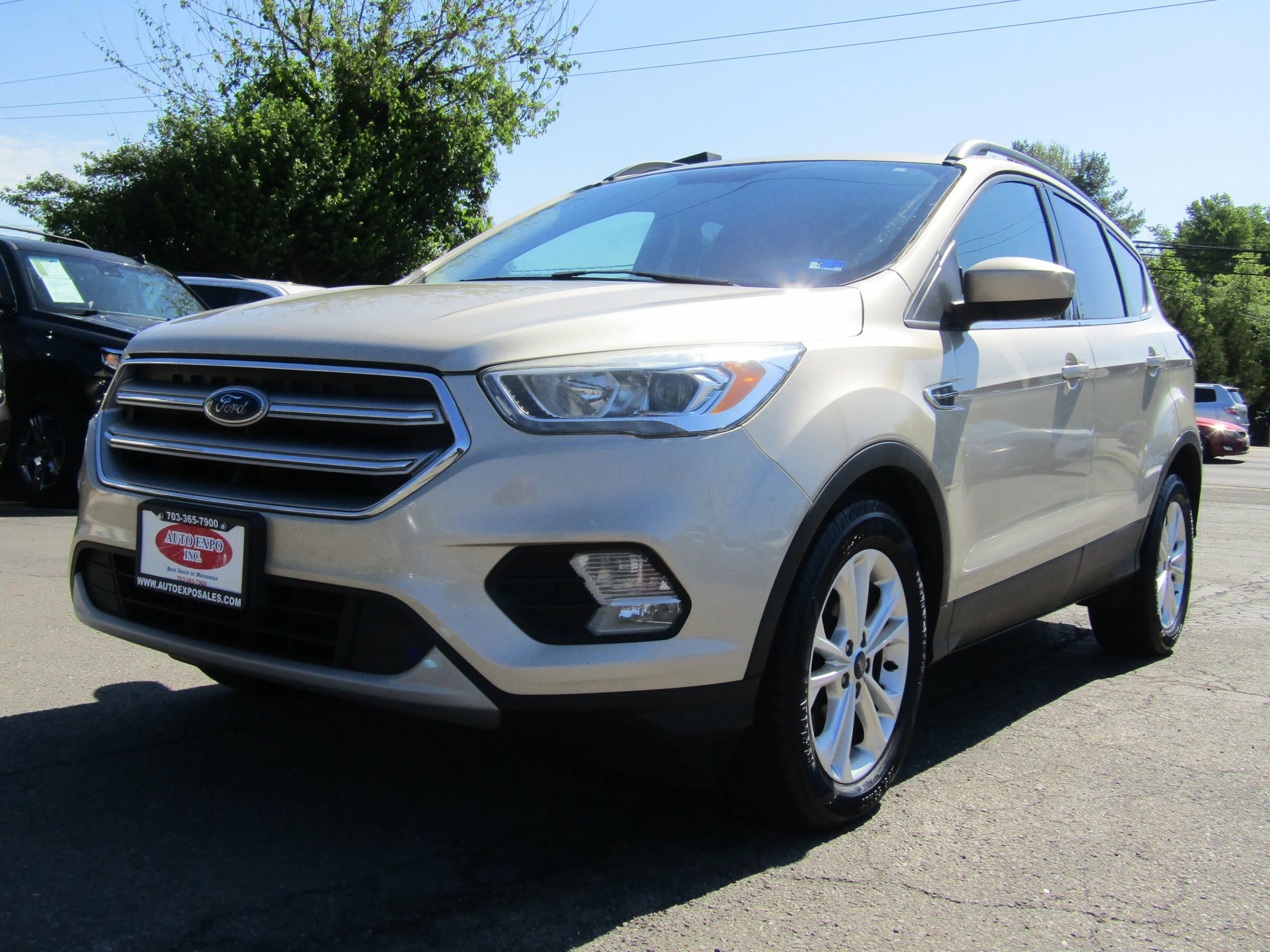 Used 2017 Ford Escape SE w/ SE Leather Comfort Package FWD image 3