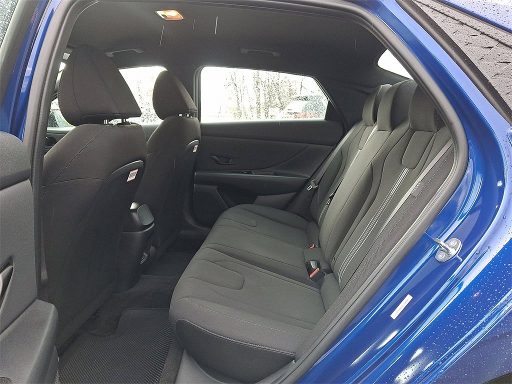 Used 2025 Hyundai Elantra Sport image 11