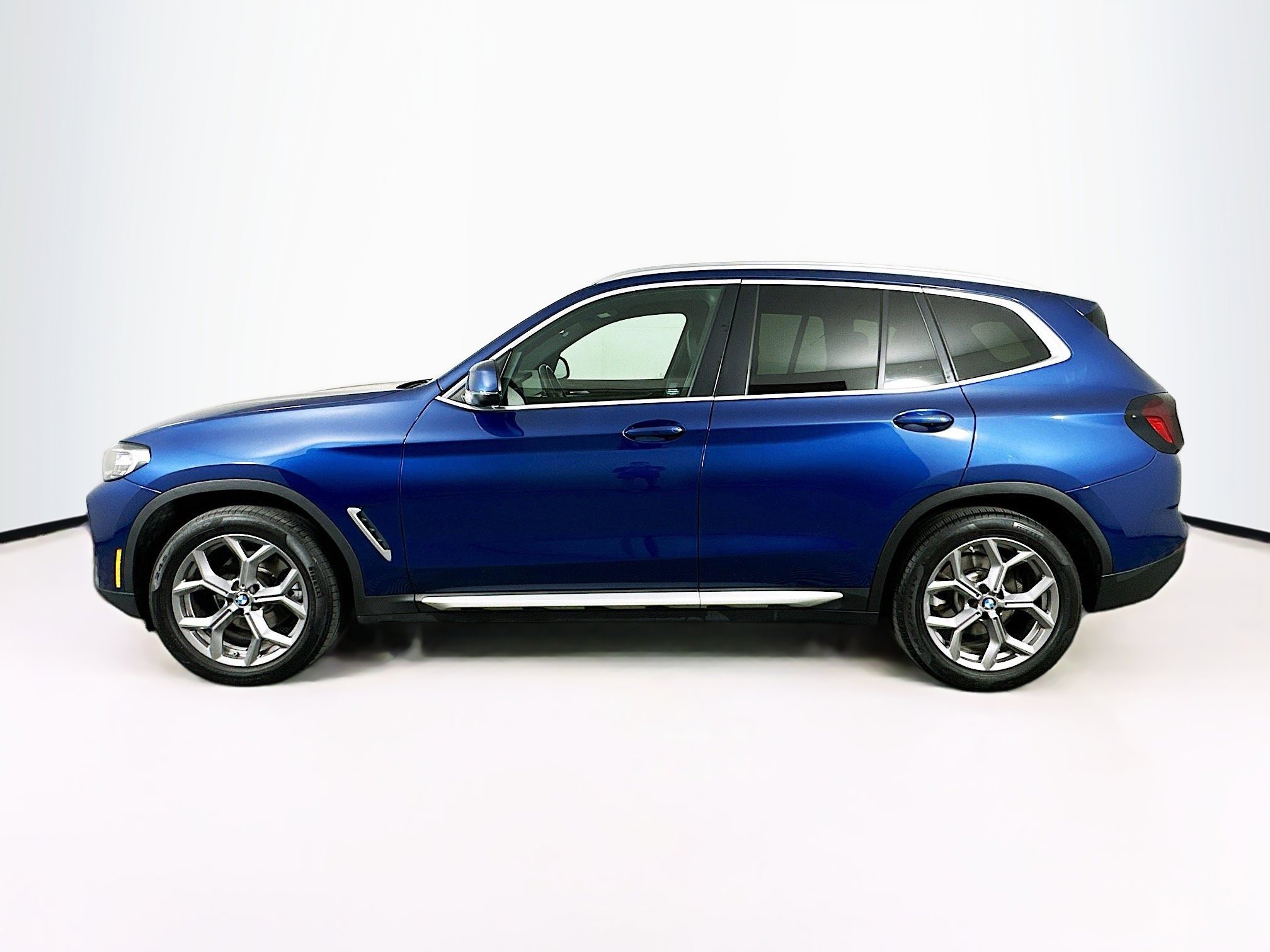Used 2023 BMW X3 xDrive30i w/ Premium Package AWD/4WD image 4