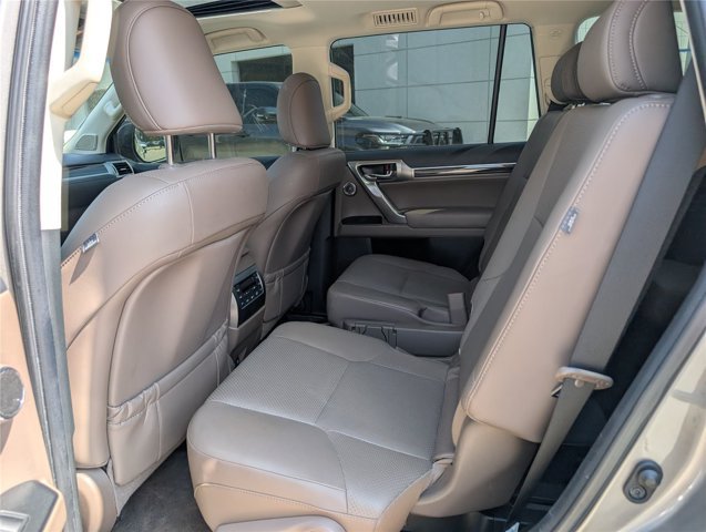 Used 2022 Lexus GX 460 Luxury w/ Sport Design Package AWD/4WD image 31