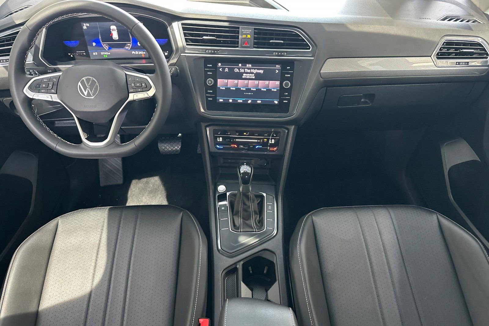 Certified 2023 Volkswagen Tiguan SE image 13