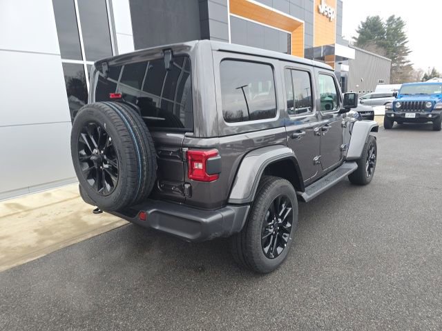 Used 2025 Jeep Wrangler Unlimited Sahara image 6