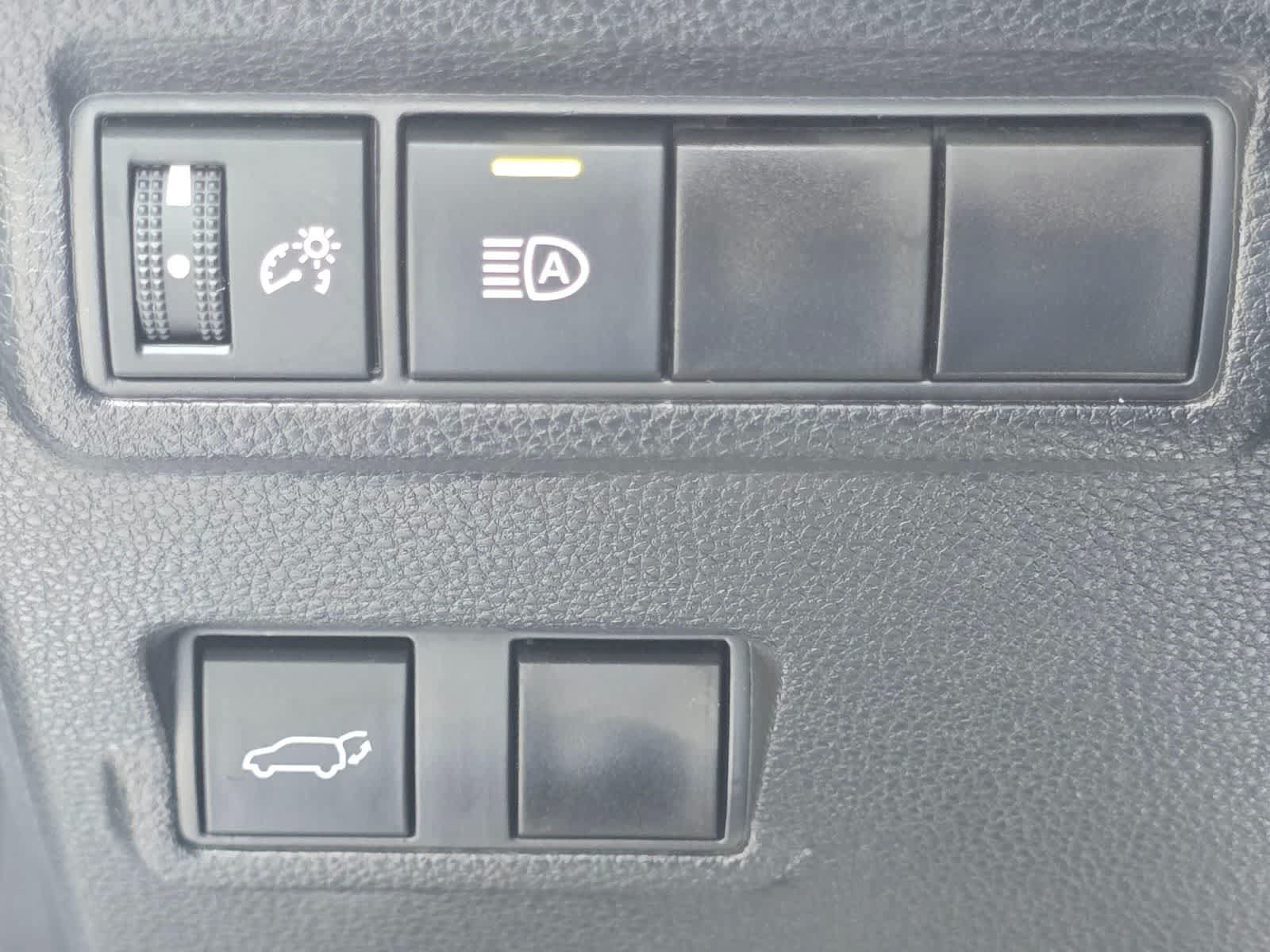 Used 2025 Toyota Corolla Cross XLE w/ Convenience Package AWD/4WD image 19