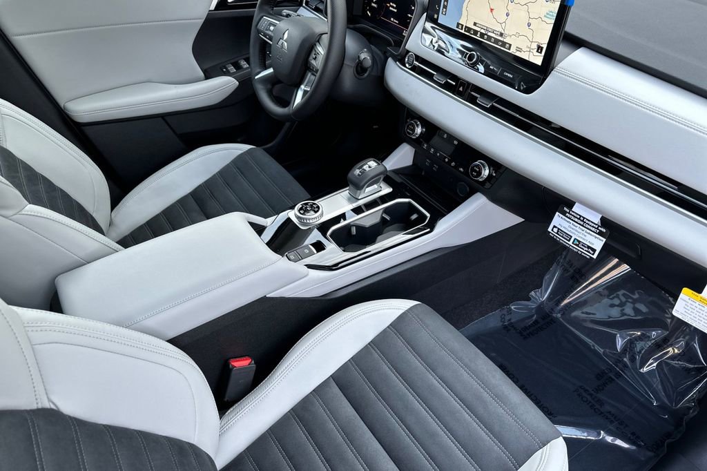 New 2026 Mitsubishi Outlander SE AWD/4WD image 16