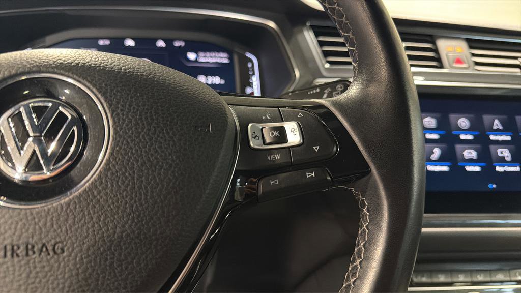 Used 2020 Volkswagen Tiguan SEL Premium R-Line image 22