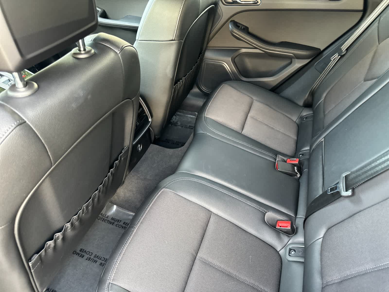 Certified 2025 Porsche Macan AWD/4WD image 13
