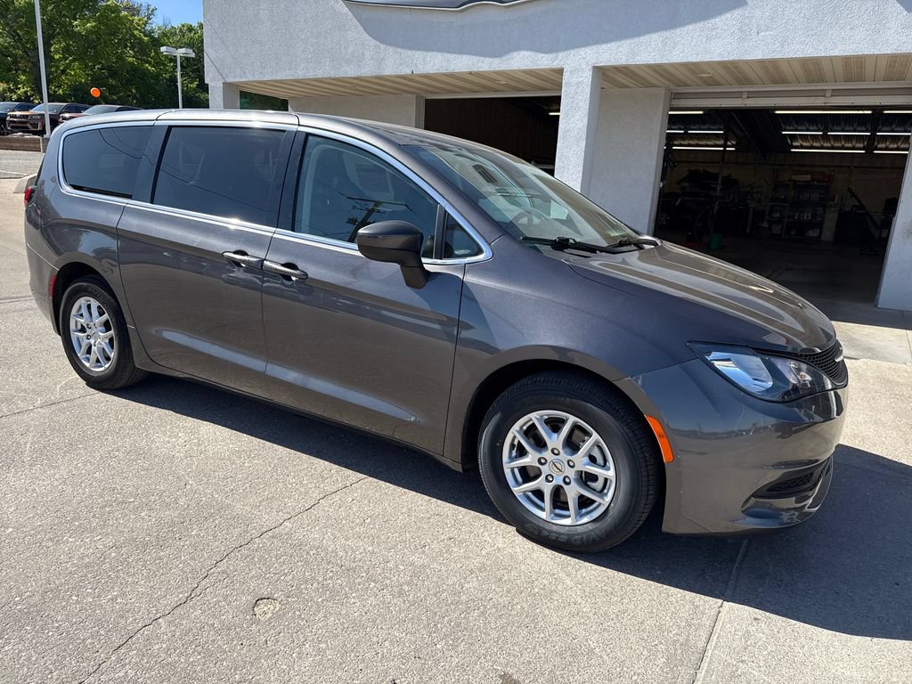 Used 2023 Chrysler Voyager LX FWD image 7