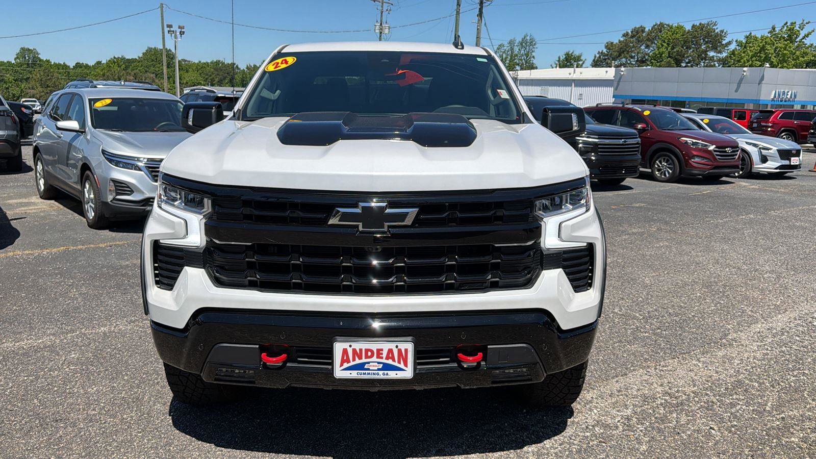 Used 2024 Chevrolet Silverado 1500 LT Trail Boss w/ LT Trail Boss Premium Package AWD/4WD image 2
