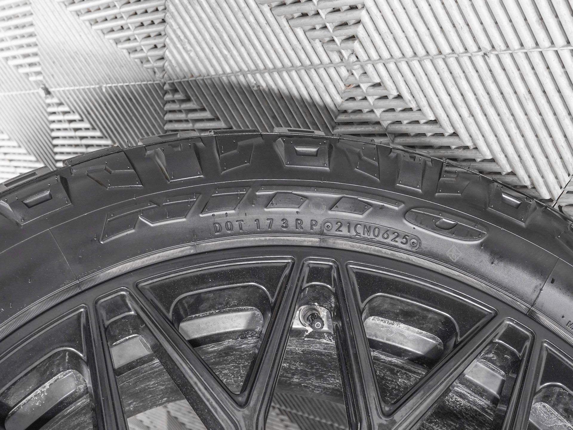 Used 2025 Lexus GX 550 550 Luxury w/ Cold Area Package image 37