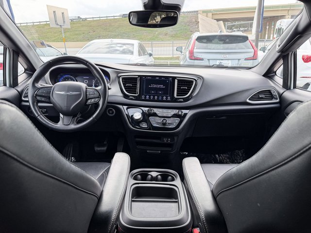 Used 2020 Chrysler Pacifica Touring-L w/ Advanced Safetytec Group image 17