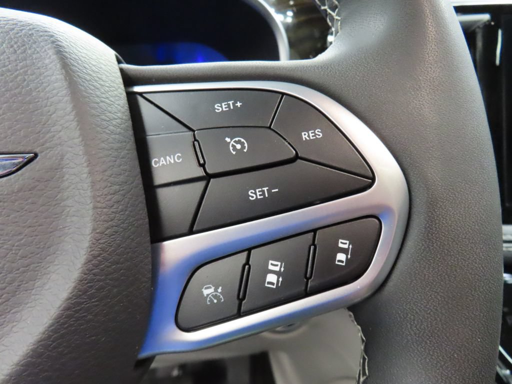 Used 2024 Chrysler Pacifica Limited FWD image 51