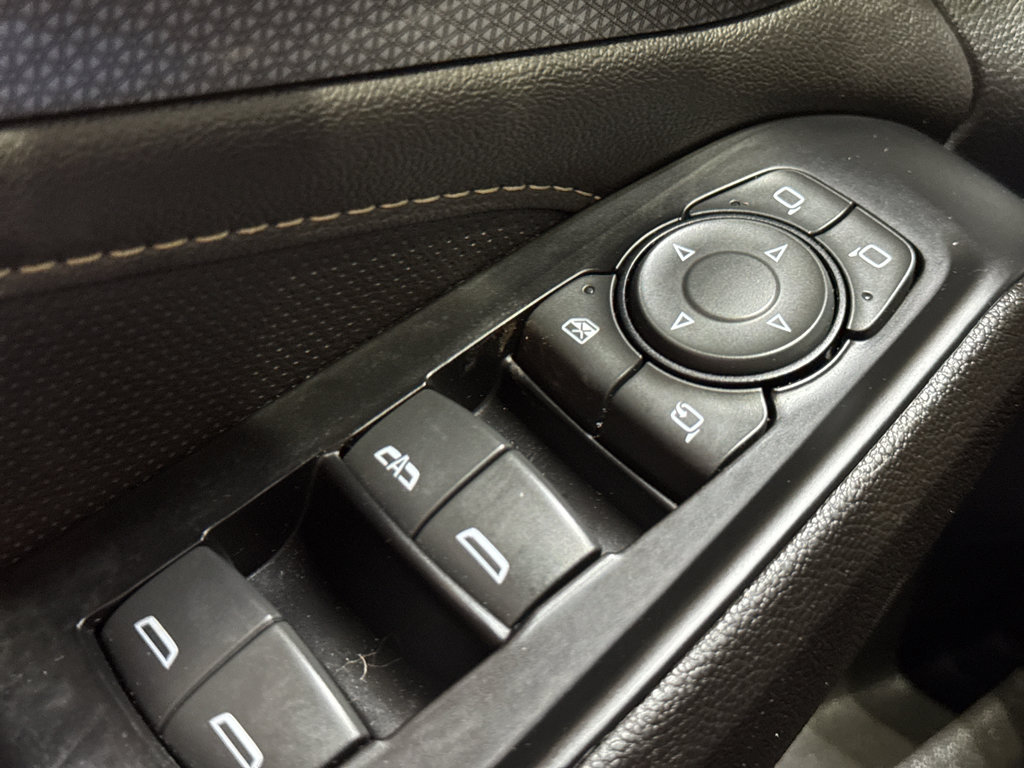 Used 2023 Chevrolet Traverse Premier image 36