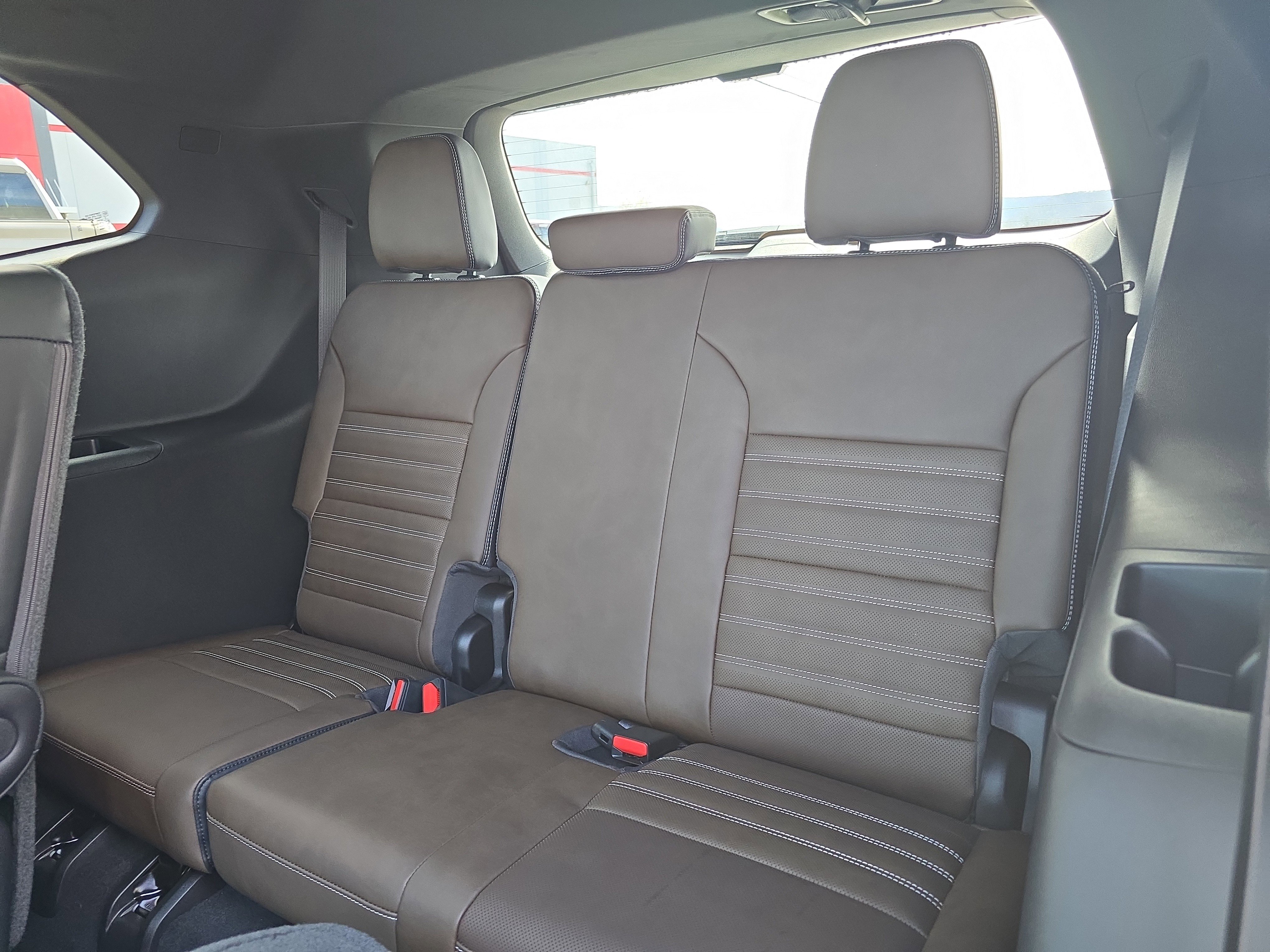 New 2026 GMC Acadia Denali Ultimate w/ LPO, Floor Liner Package AWD/4WD image 15