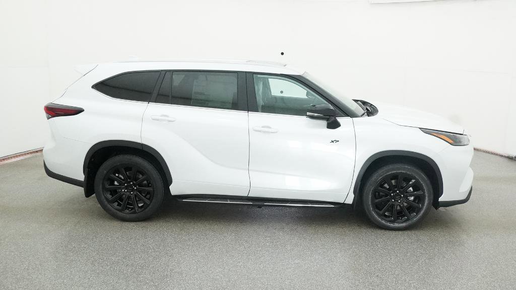 New 2026 Toyota Highlander XLE image 14