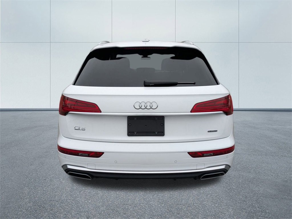 Used 2024 Audi Q5 2.0T Premium w/ Convenience Package image 4