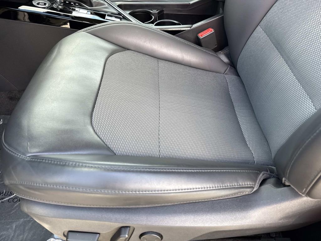 Used 2023 Kia Niro EX image 27