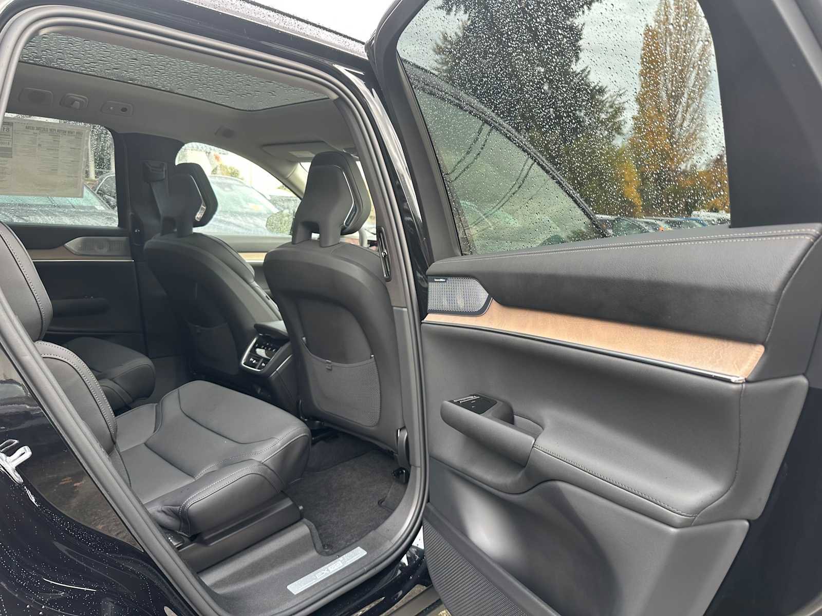 New 2025 Volvo EX90 Ultra w/ Protection Package Premier image 13
