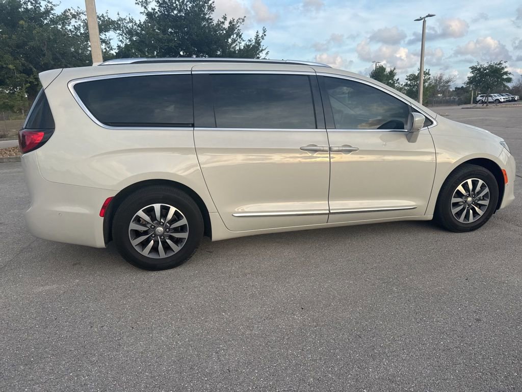 Used 2020 Chrysler Pacifica Touring-L Plus w/ Advanced Safetytec Group FWD image 4