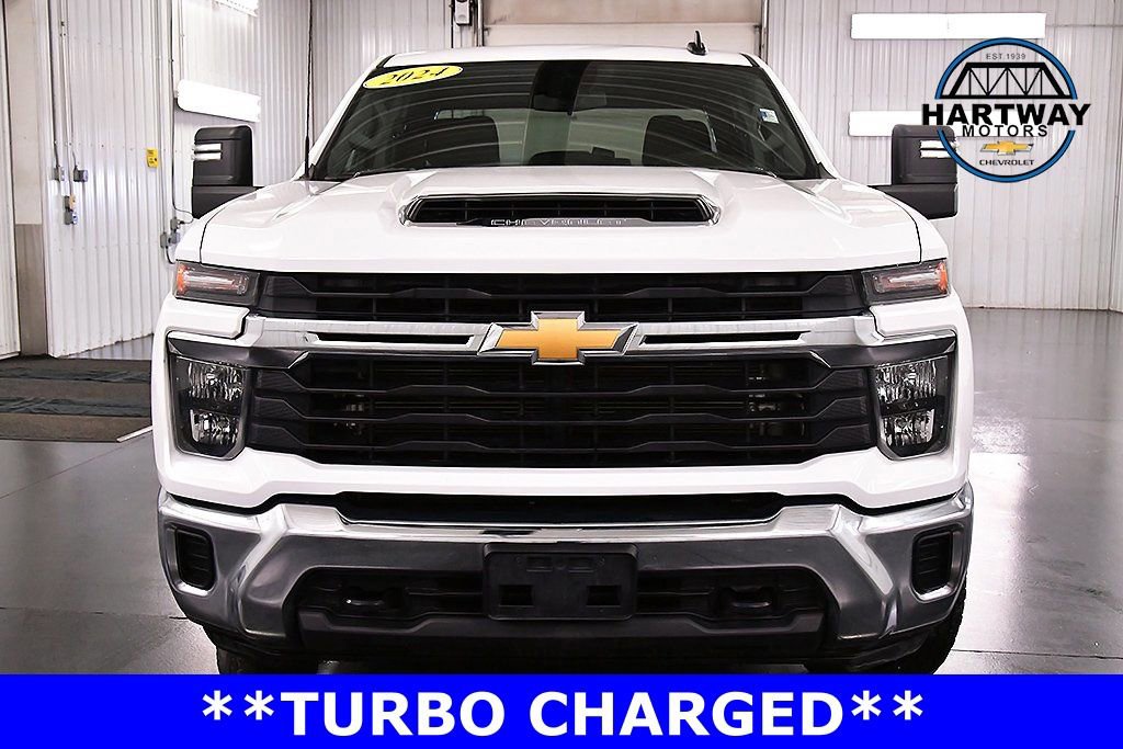 Used 2024 Chevrolet Silverado 2500 LT AWD/4WD image 2
