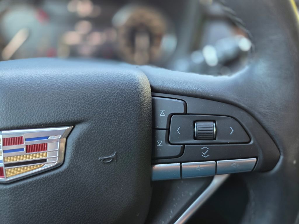 Used 2022 Cadillac XT6 Luxury w/ LPO, Floor Liner Package FWD image 19