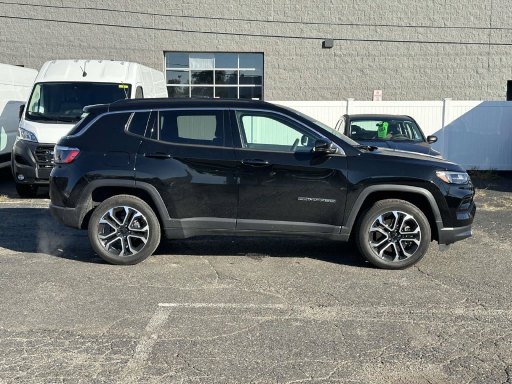 Used 2024 Jeep Compass Limited AWD/4WD image 2